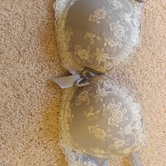 Aeries 34C lace push up bra. With padding - Picture 3 of 5